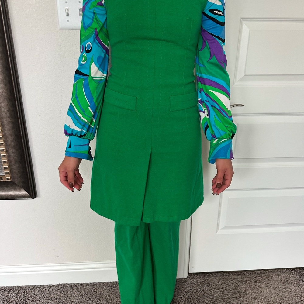 Vibrant Green Pantsuit with Playful Patterned Sleeves